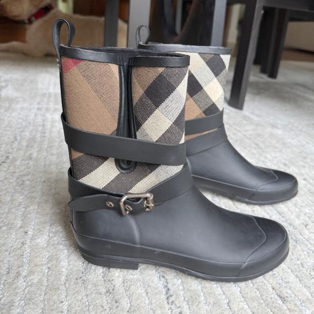 Burberry Black Rubber Rain Boots with Vintage Check Panel